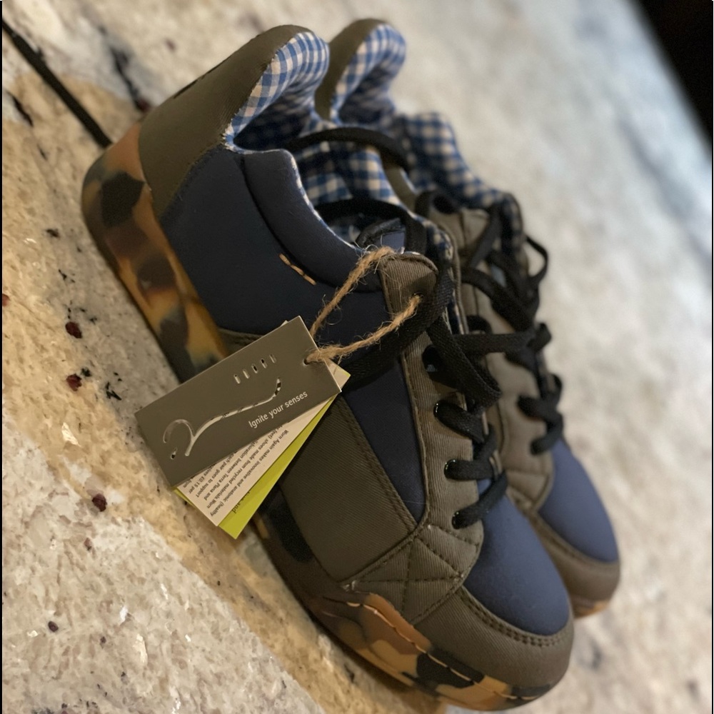 Terra Plana Worn Again Eco Friendly Shoes Blue Green US 8.5 Camo Sole.